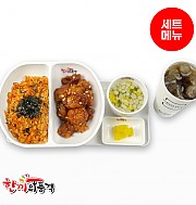 감자탕볶음밥+양념치킨+우동국물+음료-단무지