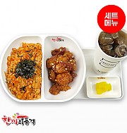 감자탕볶음밥+양념치킨+음료-단무지