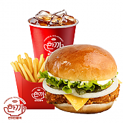 화이트 어니언 치킨버거 세트 ( 음료 + 감자튀김 )